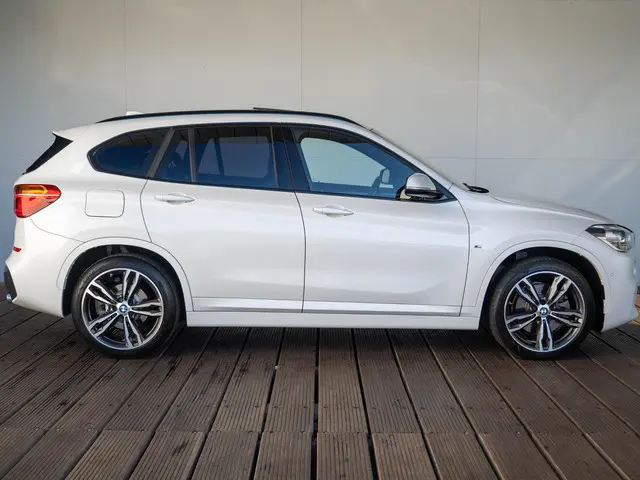 BMW X1 xDrive20i 2019 Benzine 4