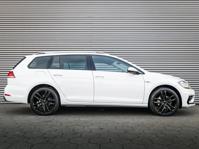Volkswagen Golf 1.5 TSI Highline Business R 2019 Benzine 2