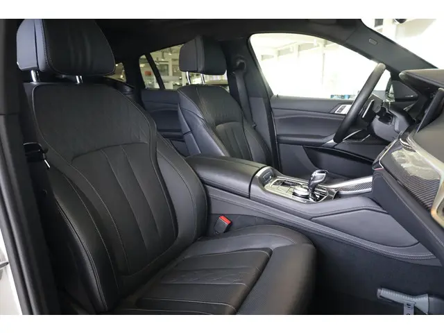 BMW X6 xDrive40i 2020 Benzine 8