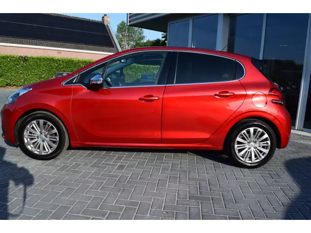 Peugeot 208 1.2 PureTech Allure panoramadak 2019 Benzine 5