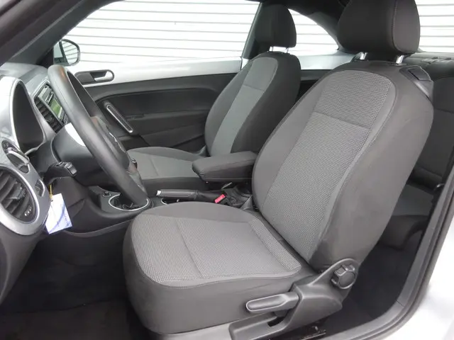 Volkswagen Beetle 1.2 TSI Trend 2012 Benzine 8