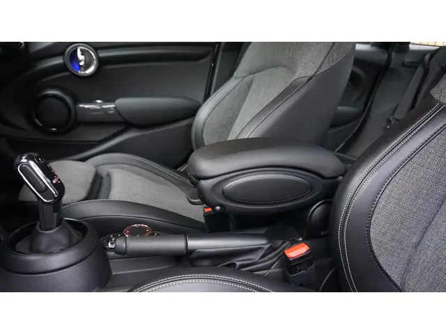 MINI Cooper 1.5 136pk Automaat 5Drs Chili 2018 Benzine 32