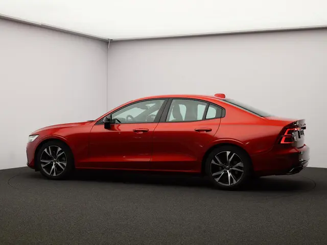 Volvo S60 2.0 B3 R-Design 2020 Benzine 26