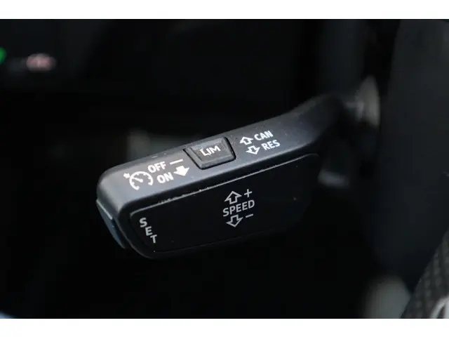 Audi Q2 35 TFSI S EDITION 2024 Benzine 19