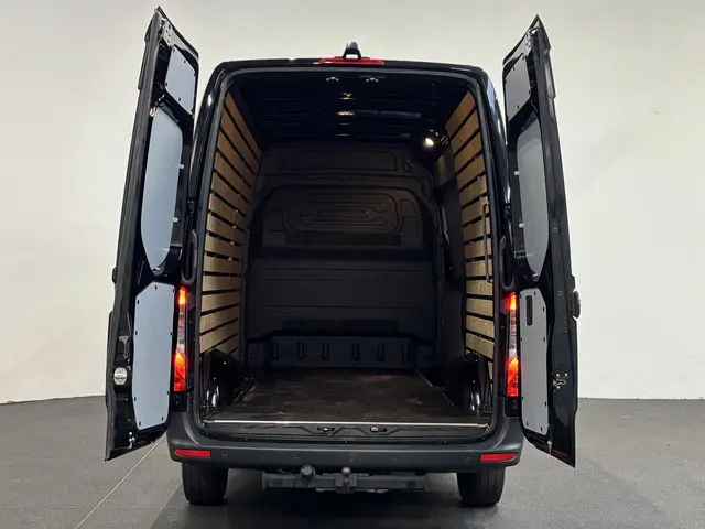 Mercedes-Benz Sprinter 315 1.9 CDI L2H2 2024 Diesel 8