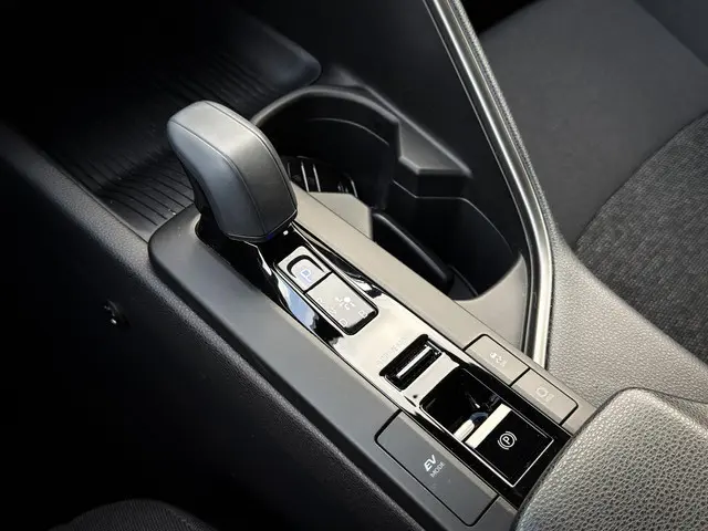 Toyota C-HR 1.8 Hybrid 140 Active 2024 Hybride Benzine 20