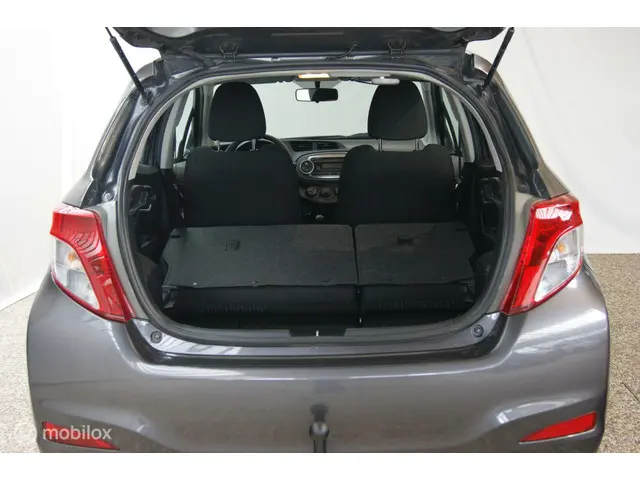 Toyota Yaris 1.0 VVT-i Now Top 5 editie 2014 Benzine 6
