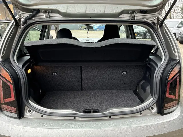 Volkswagen up! 1.0 65pk 2023 Benzine 13