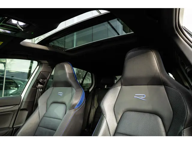 Volkswagen Golf 2.0 TSI R 4Motion 2021 Benzine 18