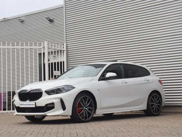 BMW 1 Serie 5-deurs 118i 2024 Benzine 41