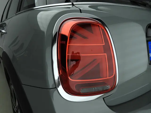 MINI 5-Deurs Cooper 2022 Benzine 35