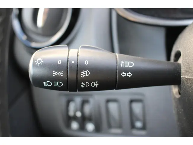 Renault Clio Estate 0.9 TCe Limited 2018 Benzine 16