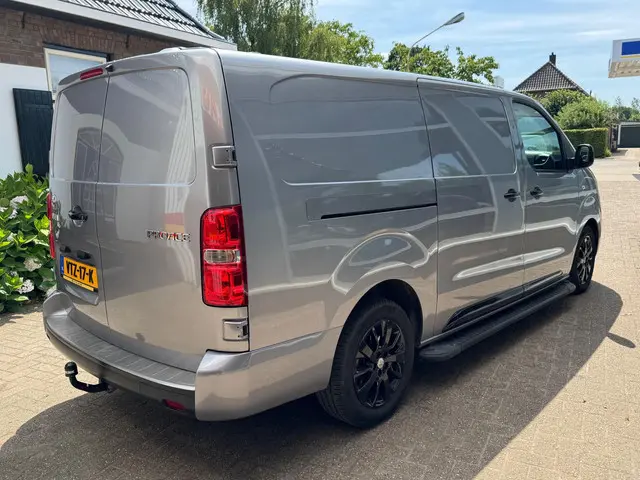 Toyota ProAce Worker 2.0 D-4D Black Line Long 2023 Diesel 3
