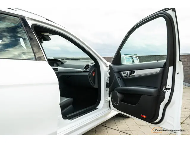 Mercedes-Benz C-Klasse C63 AMG Estate 2014 Benzine 22