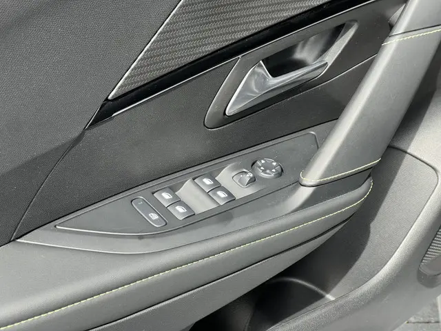 Peugeot 208 1.2 PureTech GT-Line 2020 Benzine 36