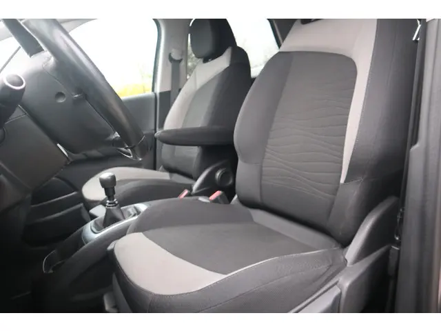 Citroën C4 Picasso 1.2 PureTech Intensive 2016 Benzine 4