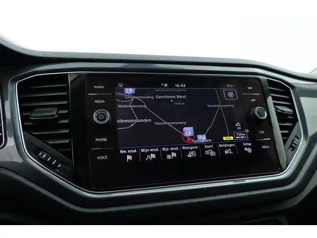 Volkswagen T-Roc 1.5 TSI 150 PK Sport (DSG) 2019 Benzine 18