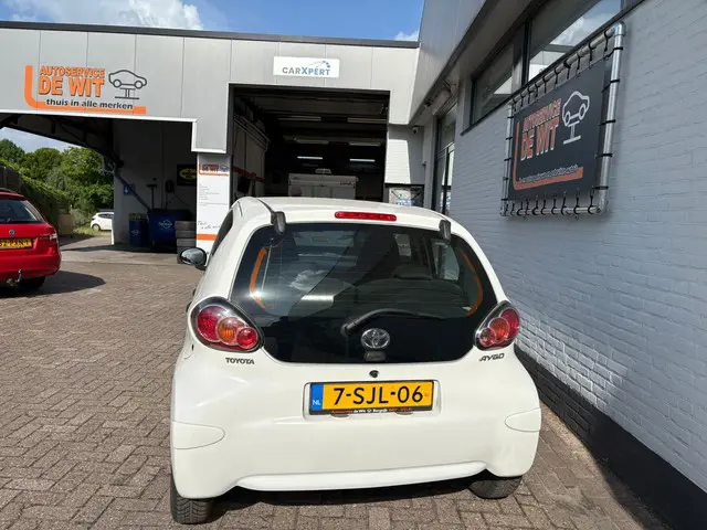 Toyota Aygo 1.0 VVT-i Now 2013 Benzine 5