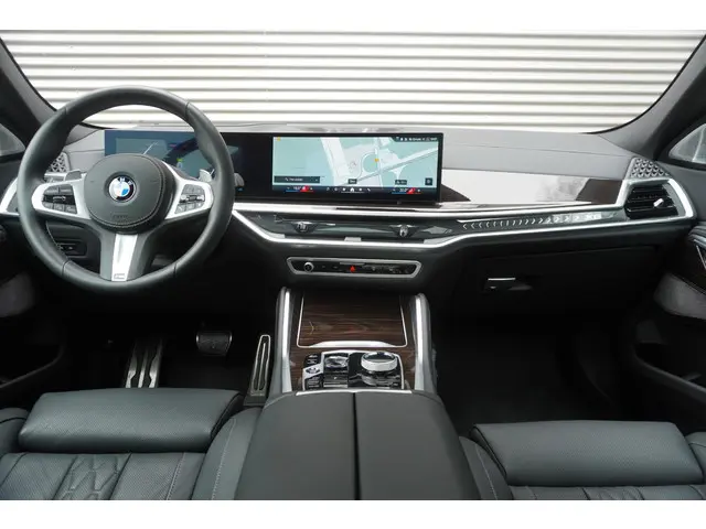 BMW X6 xDrive40i 2025 Benzine