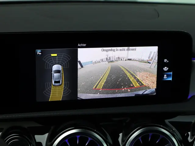 Mercedes-Benz A-Klasse 200 AMG Line 2022 Benzine 21