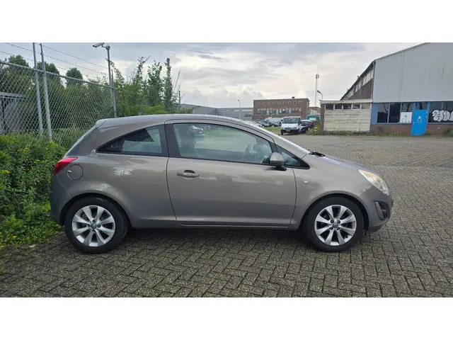 Opel Corsa 1.2-16V Anniversary Edition 2012 Benzine 7
