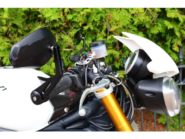 Triumph Speed Triple R 1050 ABS 2012 Benzine 12