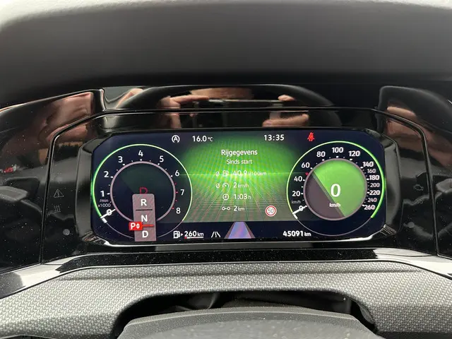 Volkswagen Golf 1.5 eTSI R-Line 2021 Hybride Benzine 22