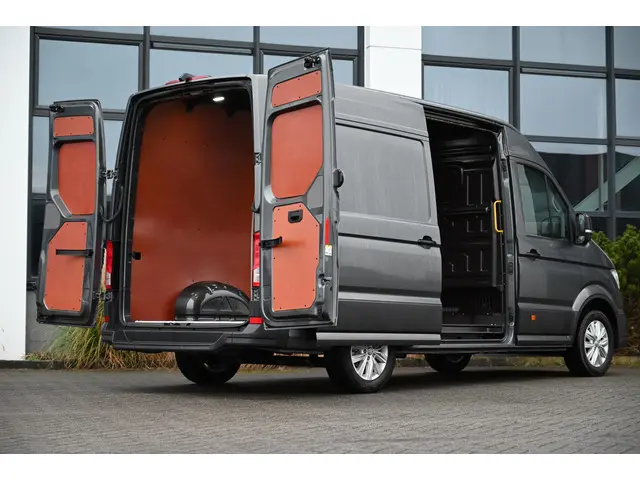 Volkswagen Crafter 2.0 TDI L3H3 2024 Diesel 9