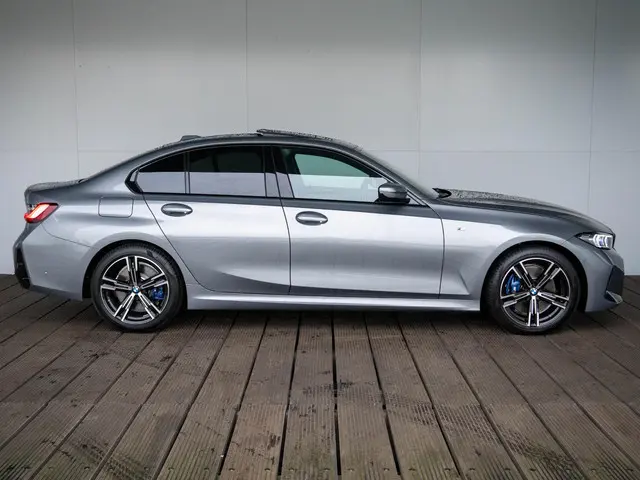BMW 3 Serie Sedan 320i 2025 Benzine 4