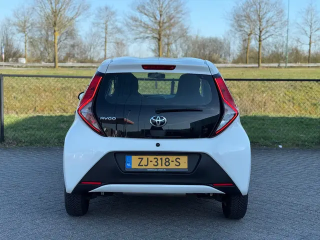 Toyota Aygo 1.0 VVT-i x-fun+Airco+Cruise+BT+NAP 2019 Benzine 6