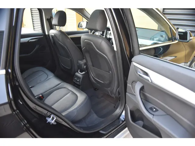 BMW X1 sDrive20i High Executive 2017 Benzine 23