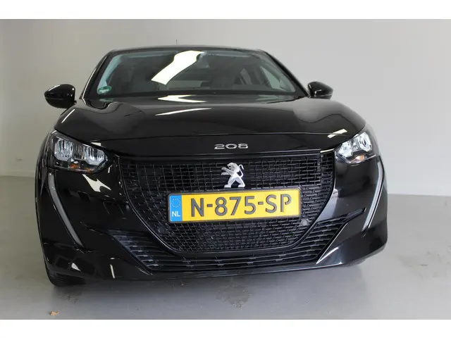 Peugeot e-208 3
