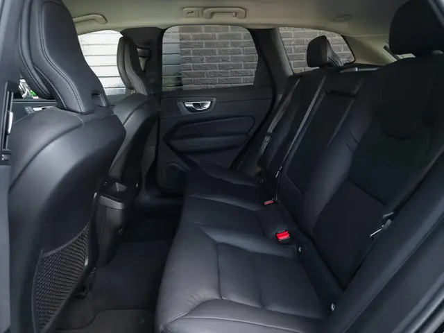Volvo XC60 2.0 B5 Momentum Business 2022 Benzine 25