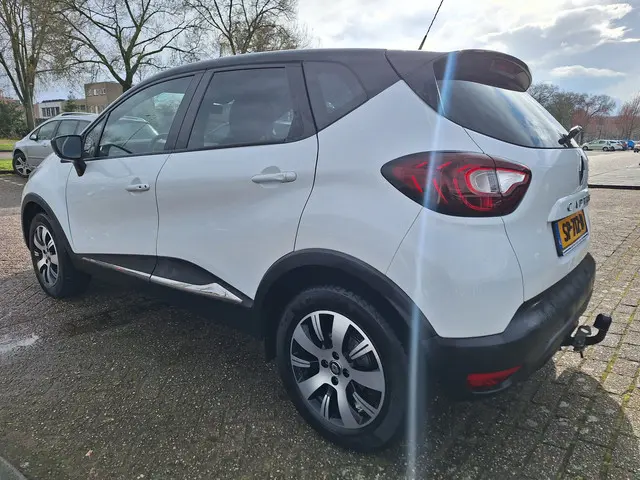 Renault Captur 0.9 TCe Zen TREKHAAK 2018 Benzine 3