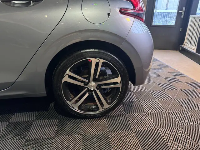 Peugeot 208 1.2 PureTech GT-Line 2019 Benzine 23