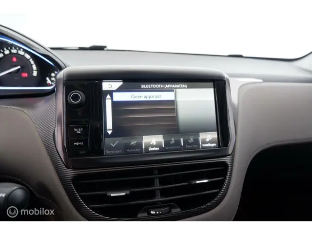 Peugeot 2008 1.6 VTi Féline trekhaak|nav|lmv17 2013 Benzine 9