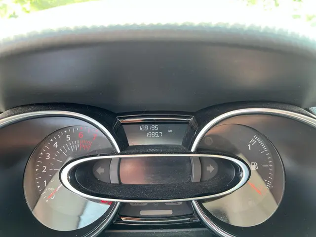 Renault Clio Estate 0.9 TCe Limited 2019 Benzine 25