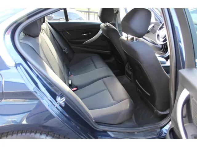 BMW 3 Serie 328i Executive 2014 Benzine 20