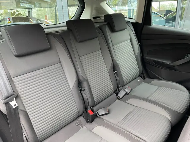 Ford C-MAX 1.5 Titanium 2018 Benzine 18