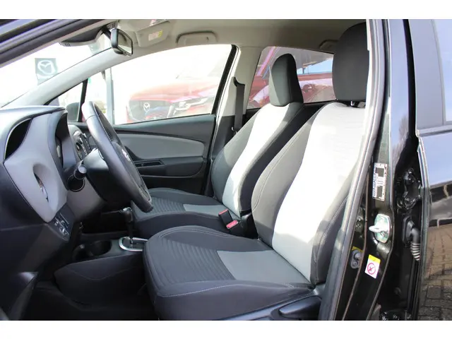 Toyota Yaris 1.5 Hybrid Dynamic 2019 Hybride Benzine 12