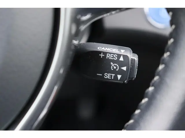 Toyota Yaris 1.5 Hybrid Trend 2017 Hybride Benzine 17