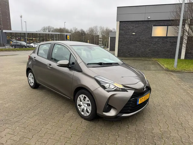 Toyota Yaris 1.0 VVT-i Aspiration 2017 Benzine