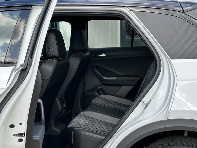 Volkswagen T-Roc 1.5 TSI R-Line Business 2024 Benzine 53