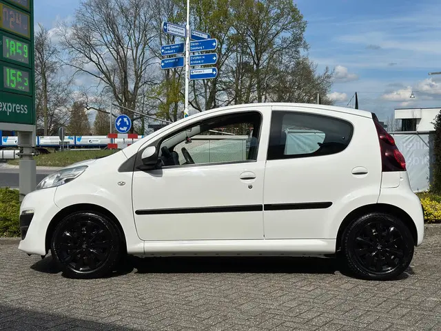 Peugeot 107 1.0 Active facelift led airco 2012 Benzine 4