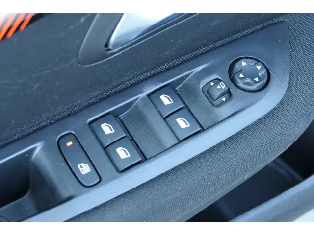 Peugeot 208 1.2 PureTech Active Pack 2022 Benzine 42