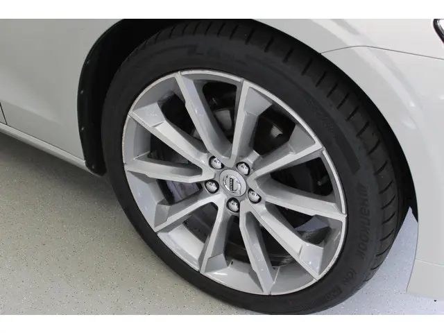 Volvo V60 2.0 D3 Momentum Pro 2020 Diesel 4