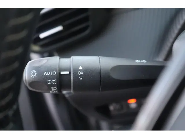 Peugeot e-2008 EV Allure 50 kWh 2021 Elektrisch 17