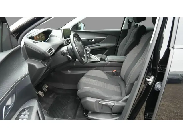 Peugeot 3008 1.2 PureTech Active 2019 Benzine 8