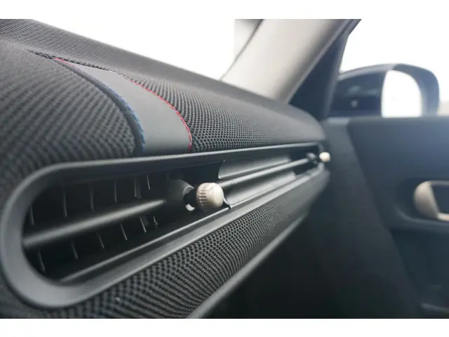 MINI 5-Deurs Cooper C 2025 Benzine 15
