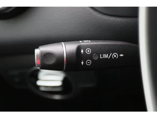 Mercedes-Benz GLA 250 4Matic 2017 Benzine 36